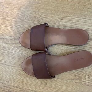 Aldo slides, women’s size 9.5/10. Very comfortable. Brown /dark tan color.